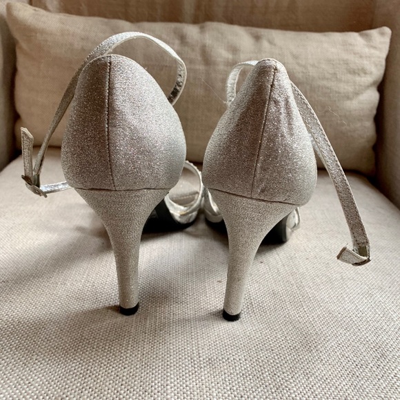 Sizzle by Colorific Heels - Picture 6 of 7